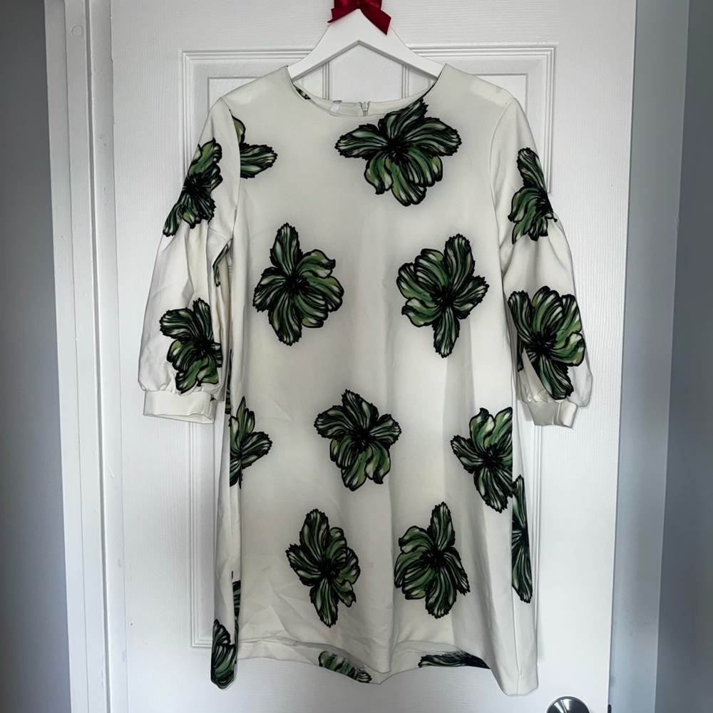 Chic Italian Floral Green and White Shift Dress